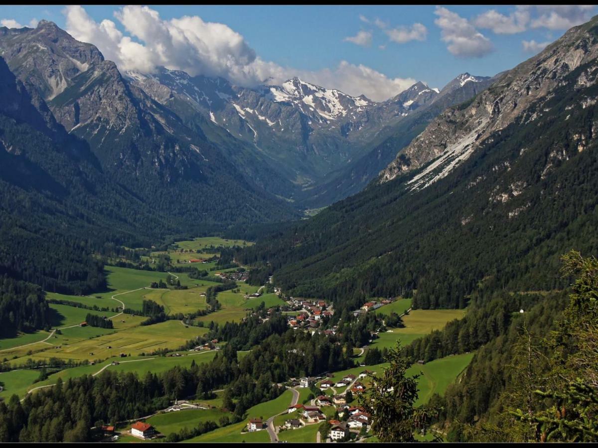 Haus Alpenrose Apartment Trins Bagian luar foto